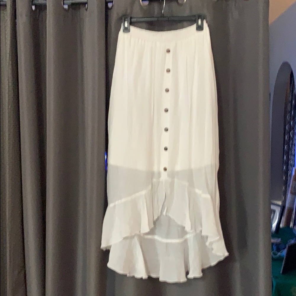 I.N STUDIO White skirt with Brown Buttons